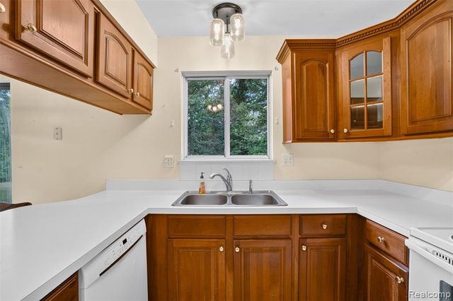 16955 English Road, Manchester, MI 48158