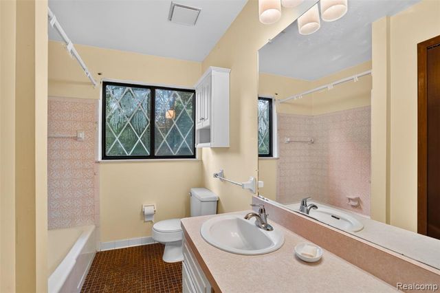 16955 English Road, Manchester, MI 48158