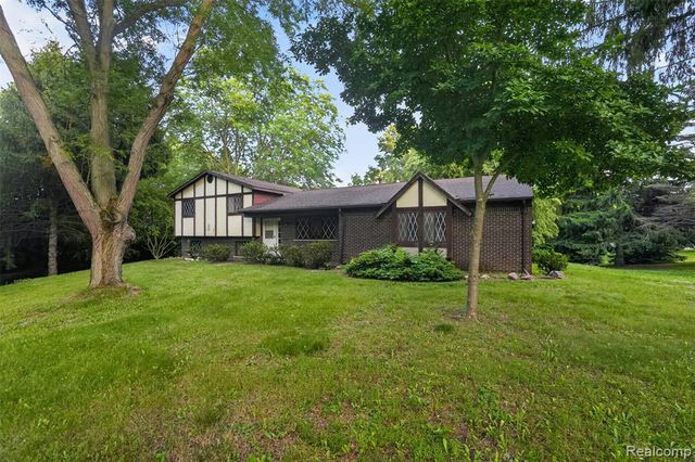 16955 English Road, Manchester, MI 48158