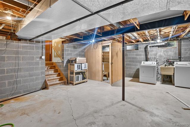 16955 English Road, Manchester, MI 48158