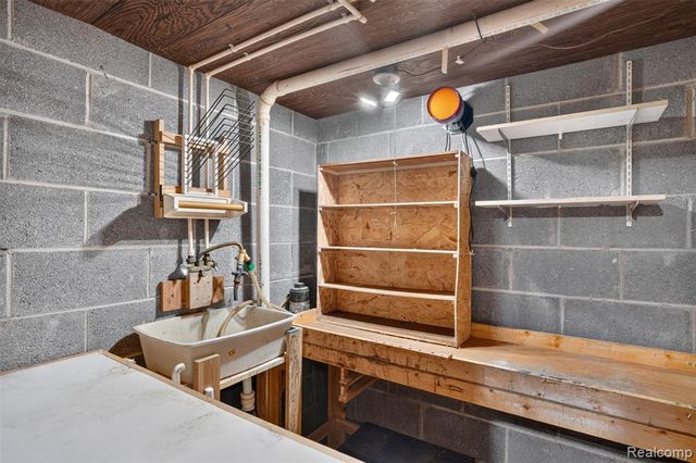 16955 English Road, Manchester, MI 48158