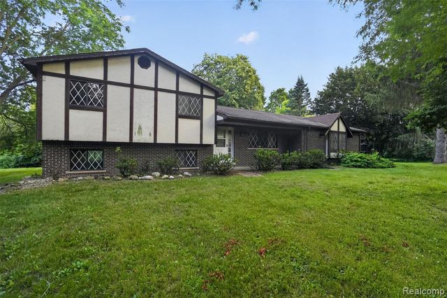 16955 English Road, Manchester, MI 48158