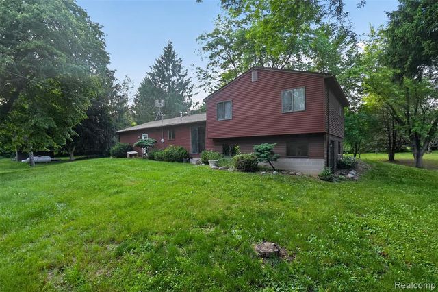 16955 English Road, Manchester, MI 48158