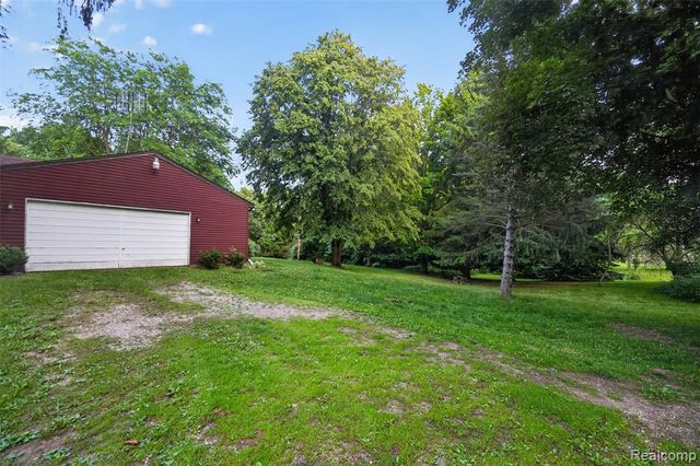 16955 English Road, Manchester, MI 48158