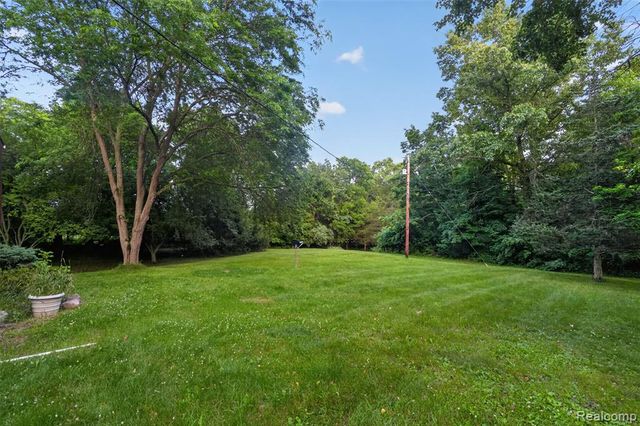 16955 English Road, Manchester, MI 48158
