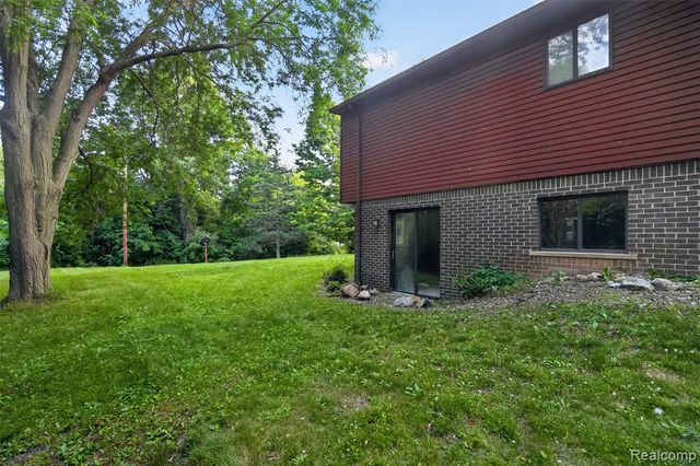 16955 English Road, Manchester, MI 48158