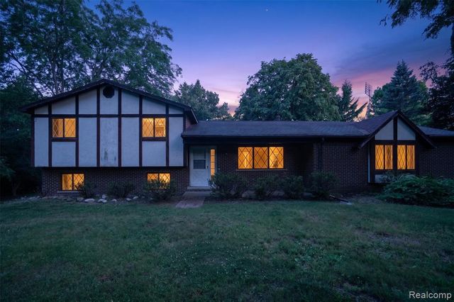 16955 English Road, Manchester, MI 48158
