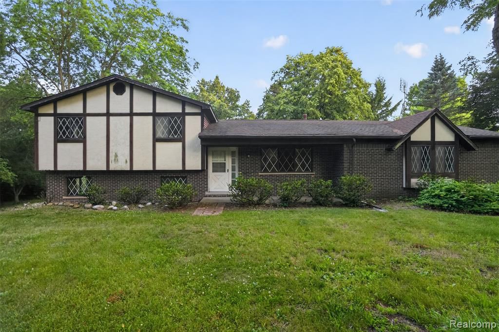 16955 English Road, Manchester, MI 48158
