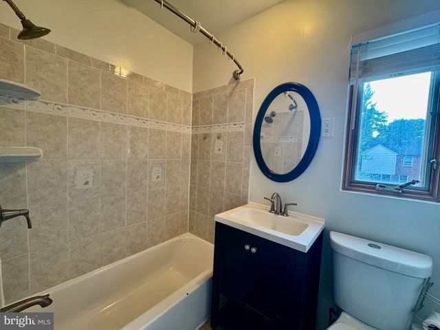 204 S IRVING ST, Arlington, VA 22204