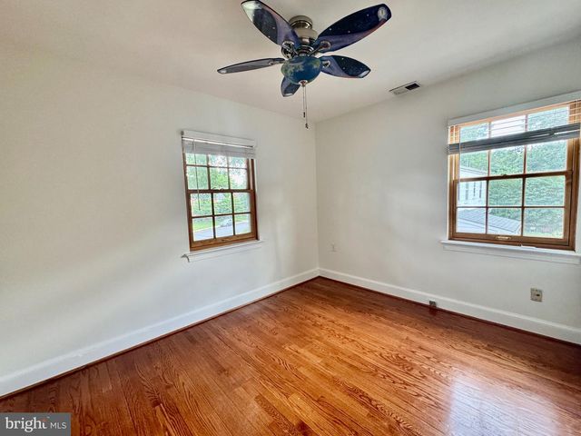 204 S IRVING ST, Arlington, VA 22204