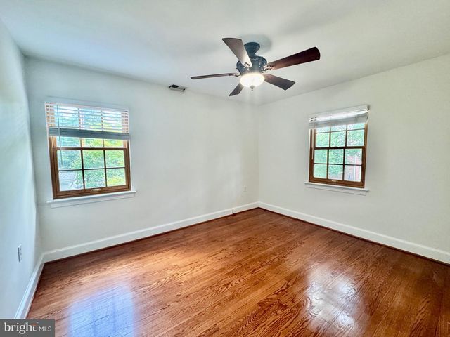 204 S IRVING ST, Arlington, VA 22204