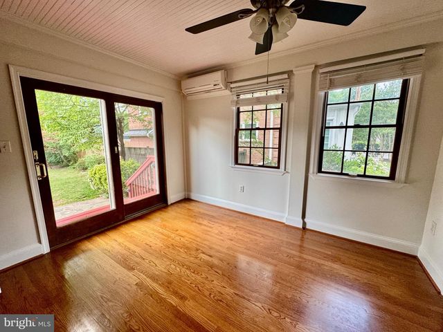 204 S IRVING ST, Arlington, VA 22204