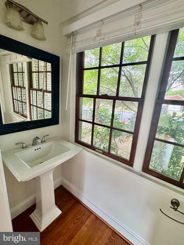 204 S IRVING ST, Arlington, VA 22204