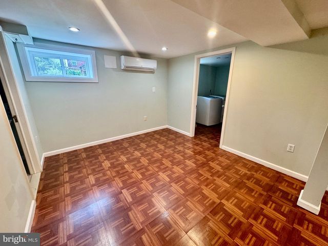 204 S IRVING ST, Arlington, VA 22204