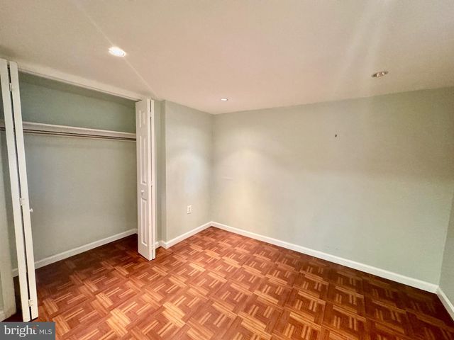 204 S IRVING ST, Arlington, VA 22204