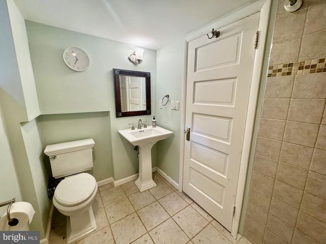 204 S IRVING ST, Arlington, VA 22204