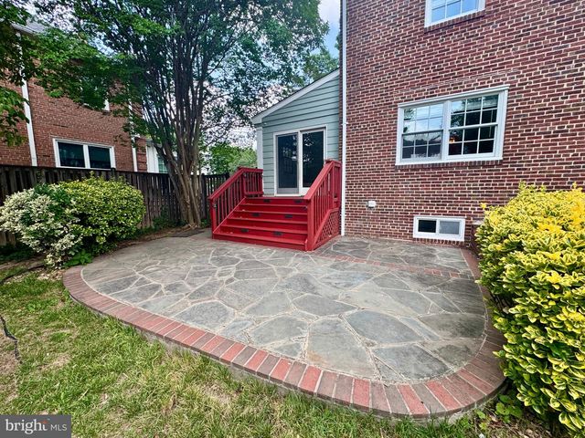 204 S IRVING ST, Arlington, VA 22204