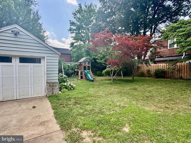 204 S IRVING ST, Arlington, VA 22204