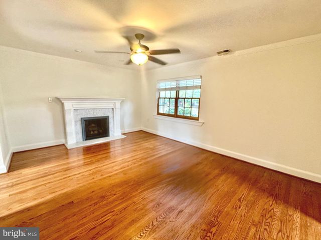 204 S IRVING ST, Arlington, VA 22204