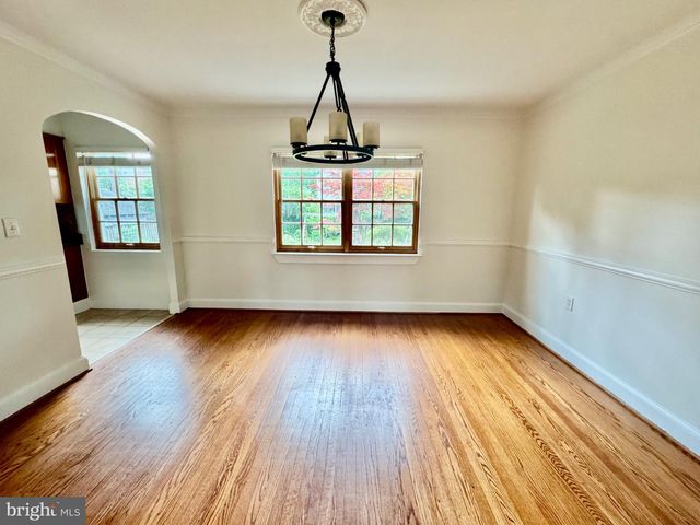 204 S IRVING ST, Arlington, VA 22204