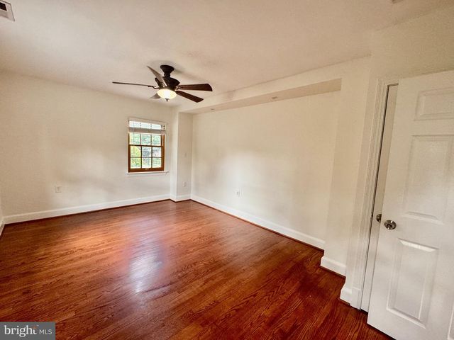204 S IRVING ST, Arlington, VA 22204