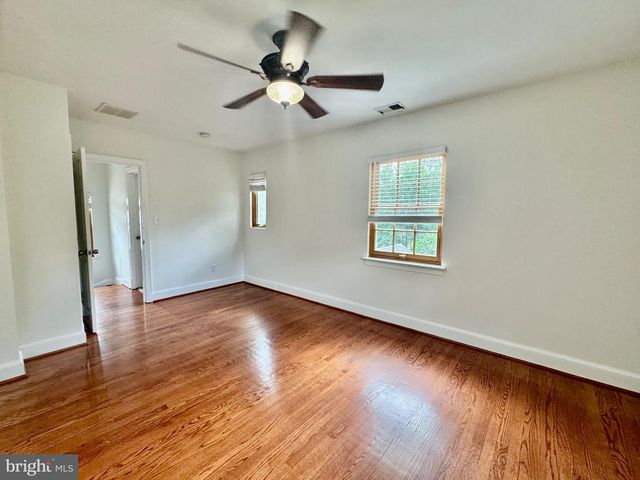 204 S IRVING ST, Arlington, VA 22204