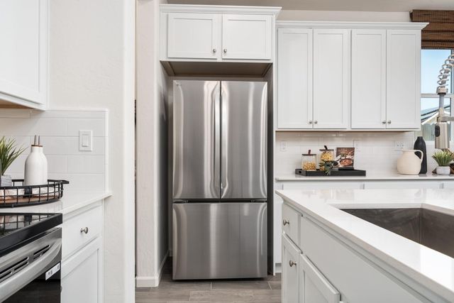 6583 E Cresthaven Drive, Fresno, CA 93727