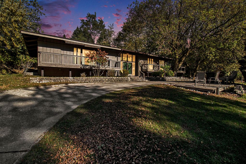 700 Mar-Lawn Drive, Manistee Twp, MI 49660