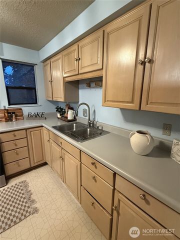 22905 SE 106th PL SE, Kent, WA 98031