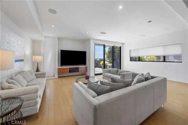 5277 E Ocean, Long Beach, CA 90803