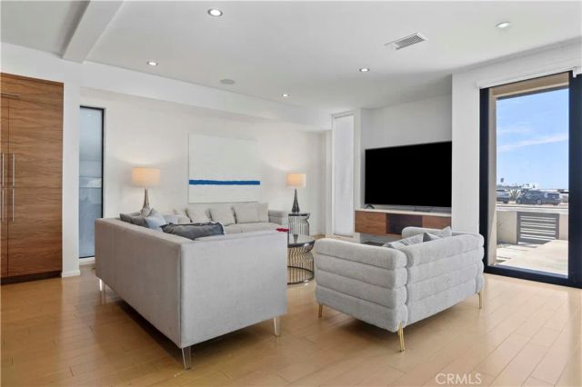 5277 E Ocean, Long Beach, CA 90803