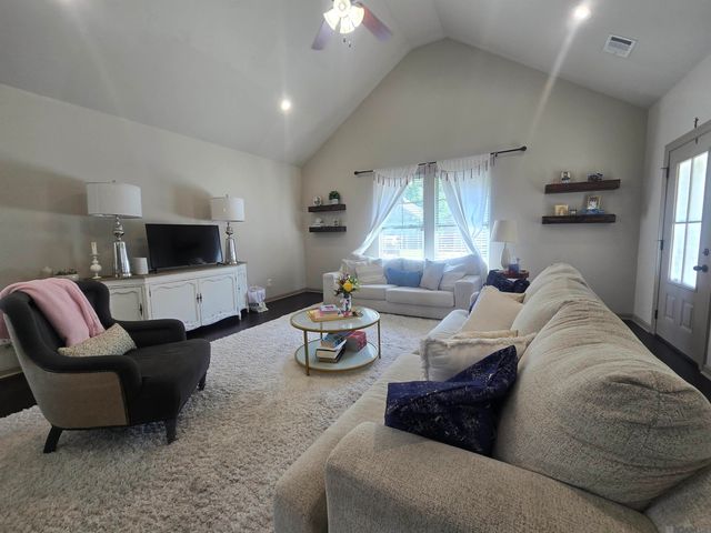 1412 Alouette Dr, Baton Rouge, LA 70820