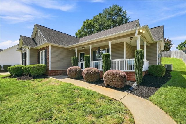 241 Cool Water Court, Boiling Springs, SC 29316