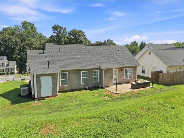 241 Cool Water Court, Boiling Springs, SC 29316