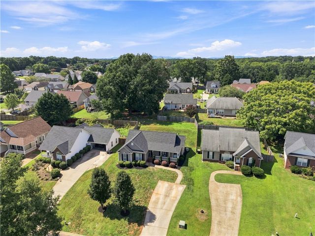 241 Cool Water Court, Boiling Springs, SC 29316