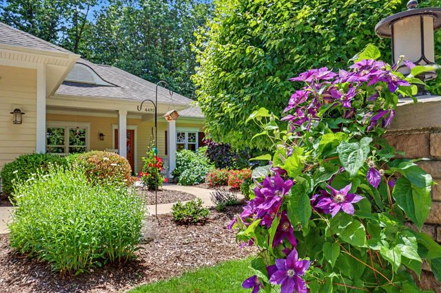4492 Oak Arbor Drive NE, Grand Rapids, MI 49525