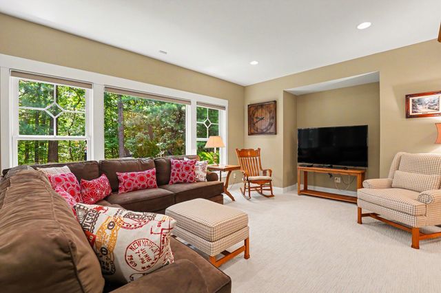 4492 Oak Arbor Drive NE, Grand Rapids, MI 49525