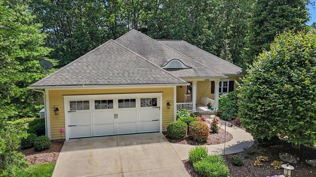 4492 Oak Arbor Drive NE, Grand Rapids, MI 49525