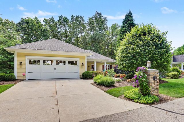 4492 Oak Arbor Drive NE, Grand Rapids, MI 49525