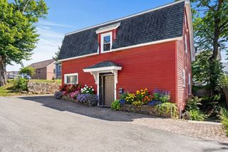 15 Lexington Ter, Waltham, MA 02452