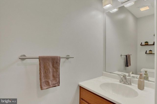 4194 NANTUCKET DR, Mechanicsburg, PA 17050