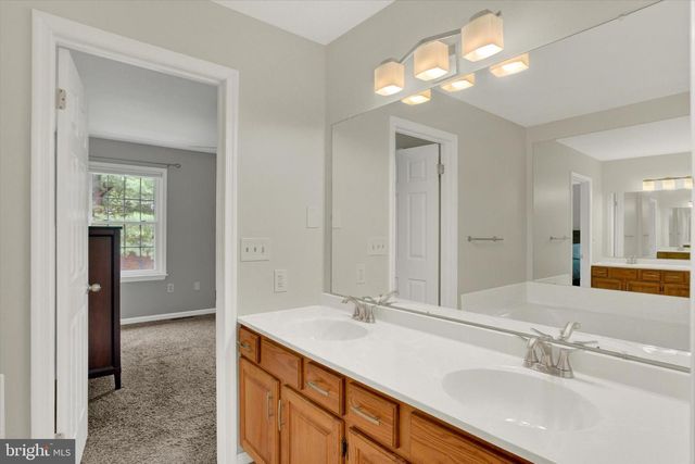 4194 NANTUCKET DR, Mechanicsburg, PA 17050