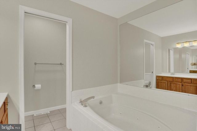 4194 NANTUCKET DR, Mechanicsburg, PA 17050