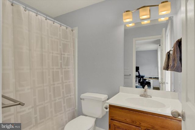4194 NANTUCKET DR, Mechanicsburg, PA 17050
