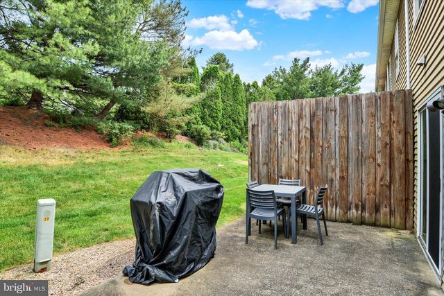 4194 NANTUCKET DR, Mechanicsburg, PA 17050