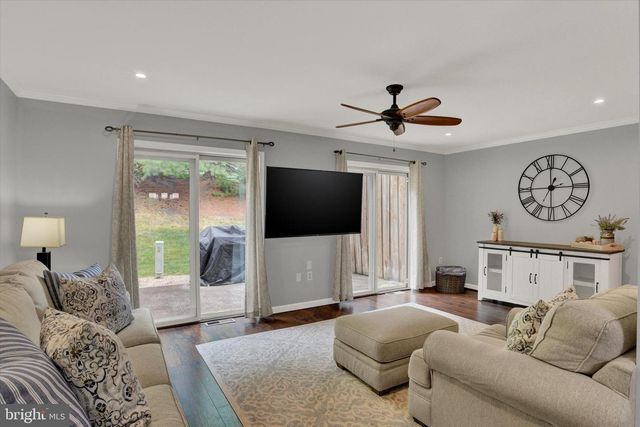 4194 NANTUCKET DR, Mechanicsburg, PA 17050