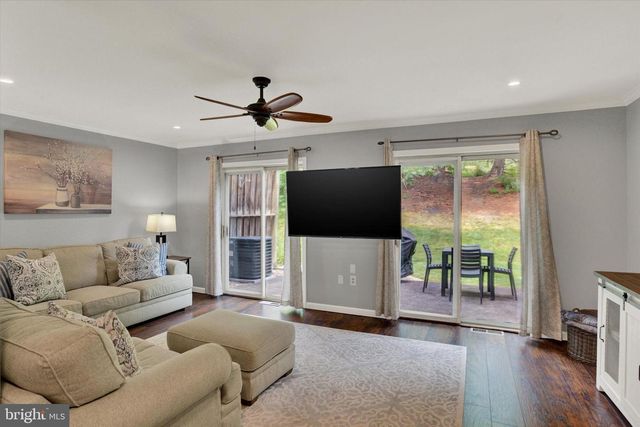 4194 NANTUCKET DR, Mechanicsburg, PA 17050