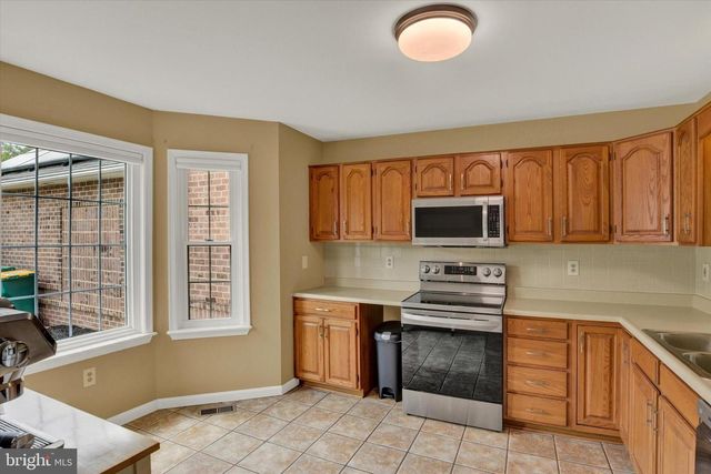 4194 NANTUCKET DR, Mechanicsburg, PA 17050