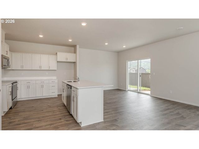 3703 Sw 36th St, Gresham, OR 97080