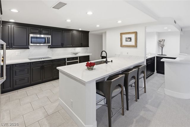 3111 Bel Air Drive 15D, Las Vegas, NV 89109